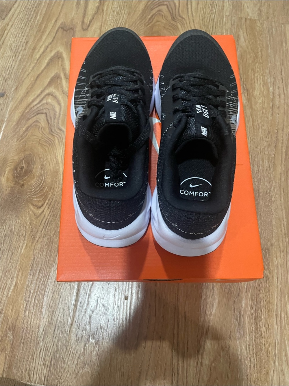 Nike Men’s Black and White Comfort Sneakers